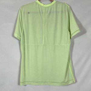 Lululemon Men’s Short Sleeve Shirt Top Estimated Size L Bright Yellow Green EUC